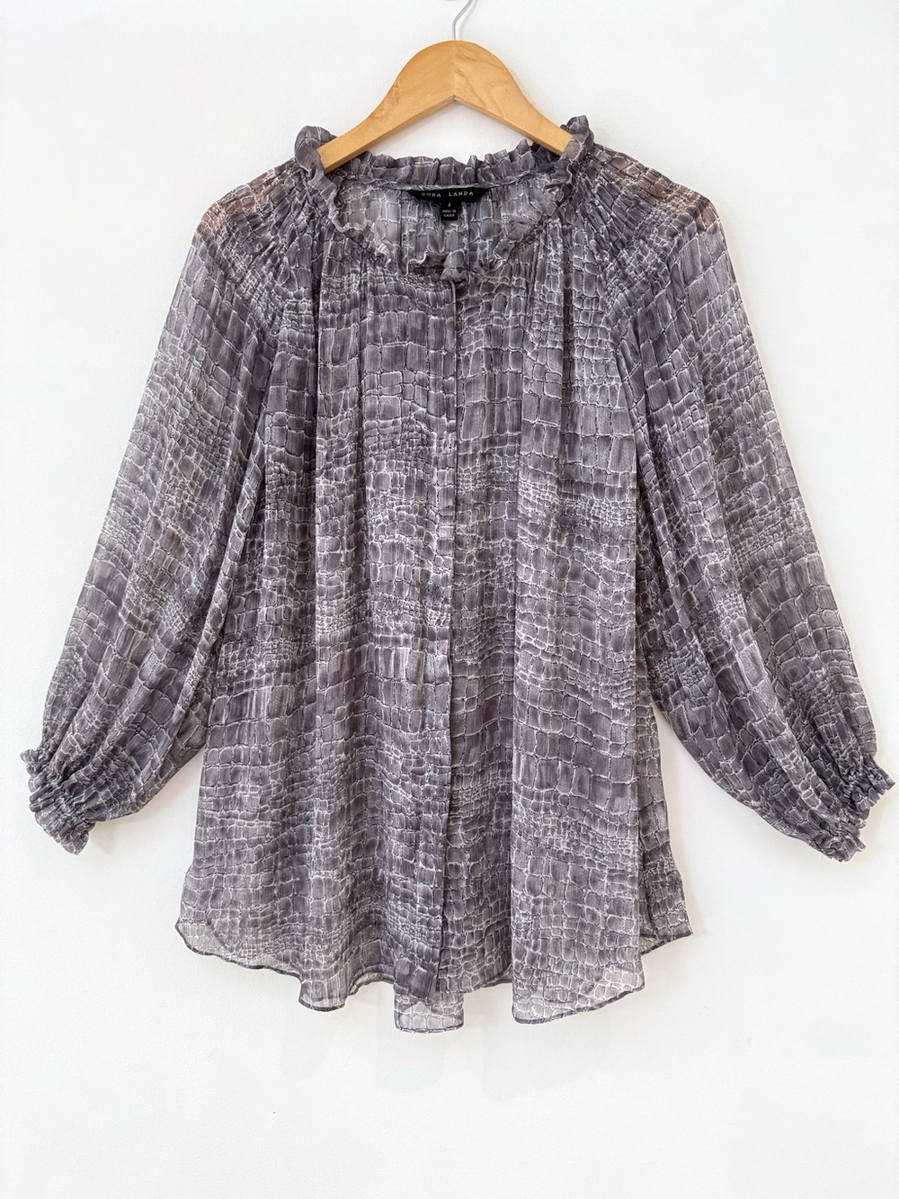 Dora Landa 100% Silk Gray Croc Print Ruffle Neck Balloon Sleeve Blouse Size 4